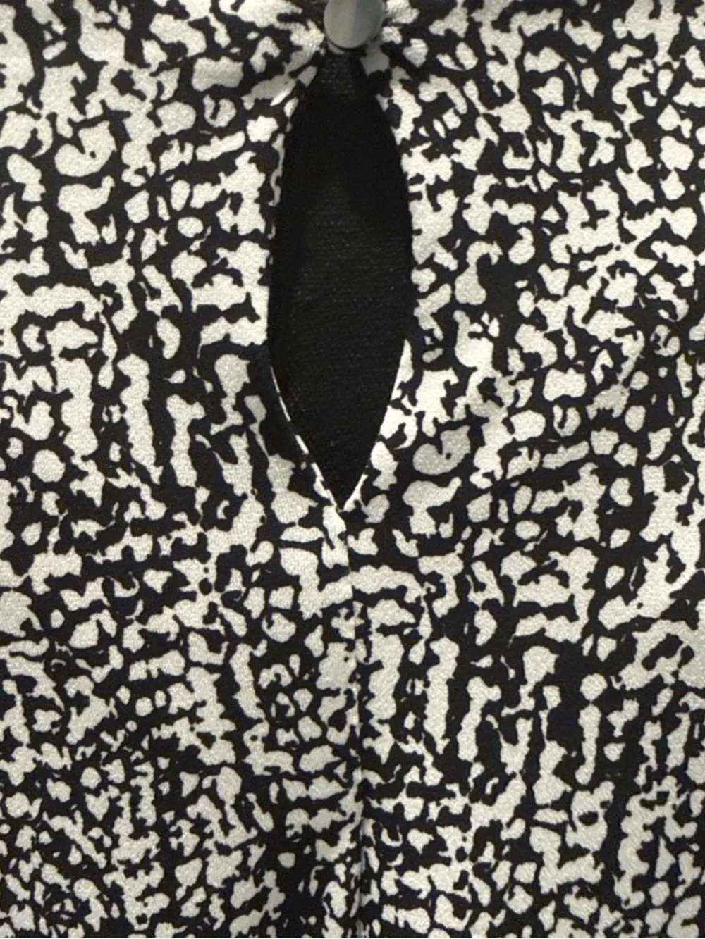 Calvin Klein Women's Sleeveless Black & White Blouse, Size 2X - Picture 12 of 14